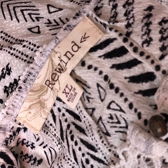 Black and white Off-the-shoulder Floral top S XL - Picture 6 of 7